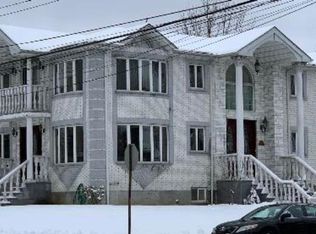 23117 67th Ave, Oakland Gardens, NY 11364