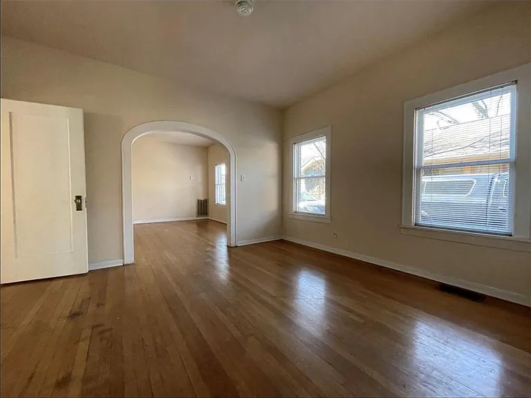 1706 Hawthorne St — Photo 3