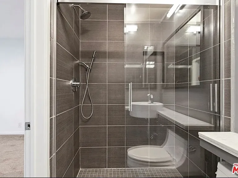 1233 N Laurel Ave #109 — Photo 8