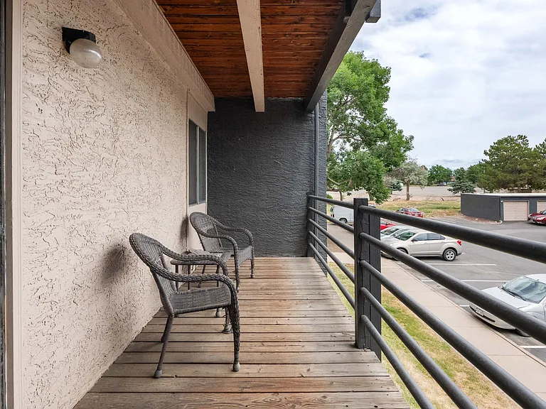 Wentworth Apartments — Photo 10