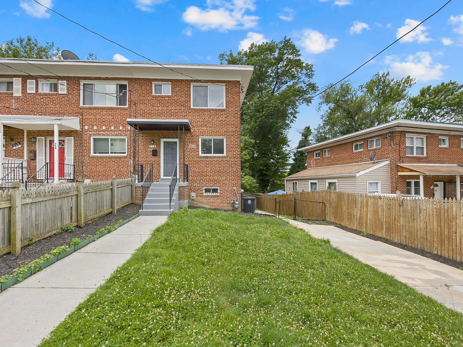 3 bed, 1344 sqft, $2,300 — Photo 2