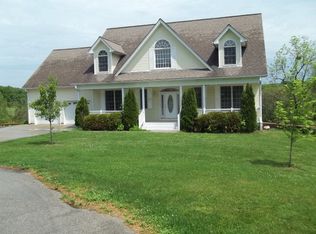 101 Majestic Dr, Irvine, KY 40336