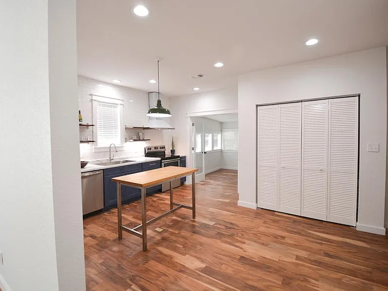 149 Hickman — Photo 2