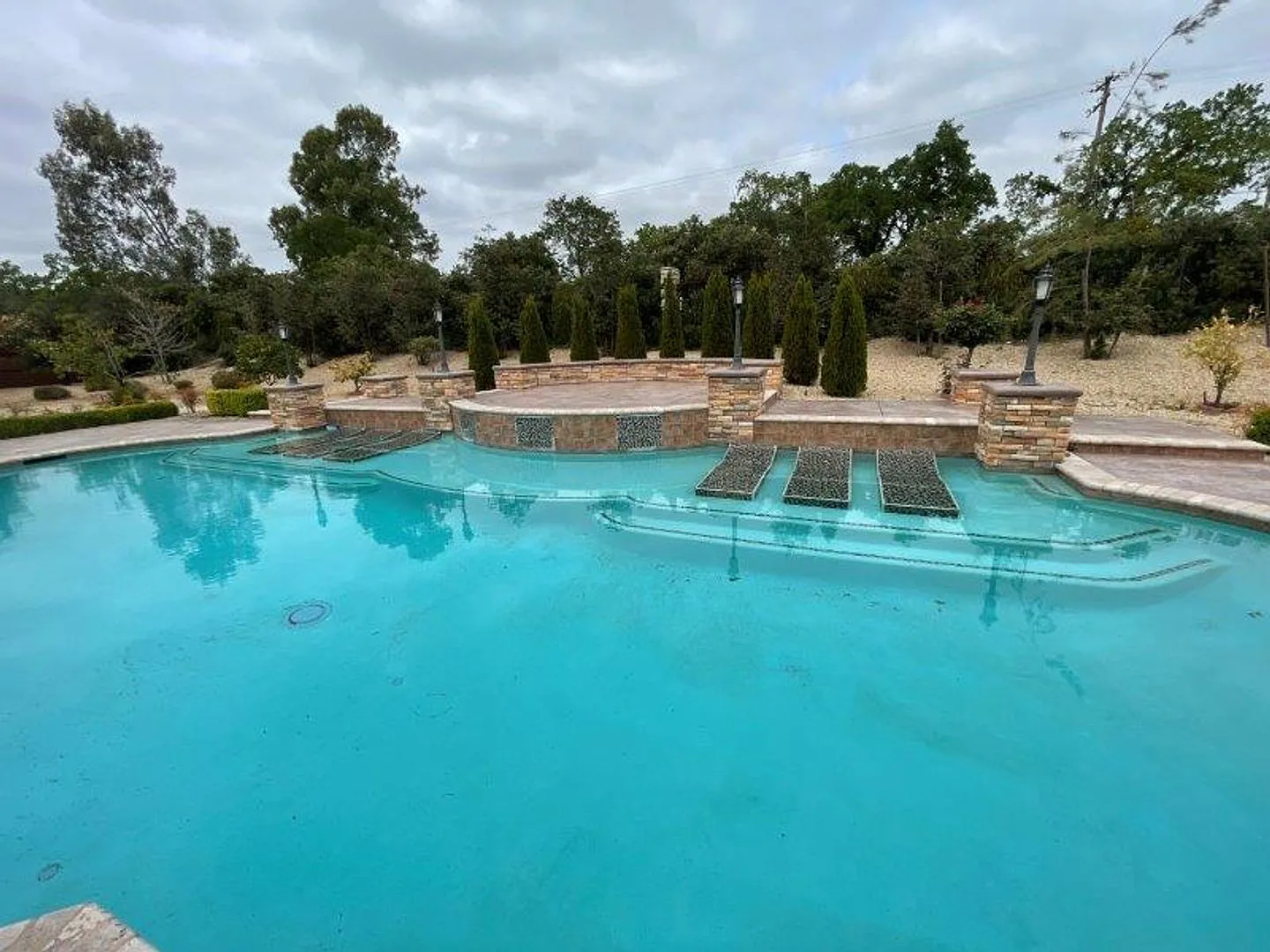 Absolutely Gorgeous Home in Desired Elk Grove Gated Community — Photo 4
