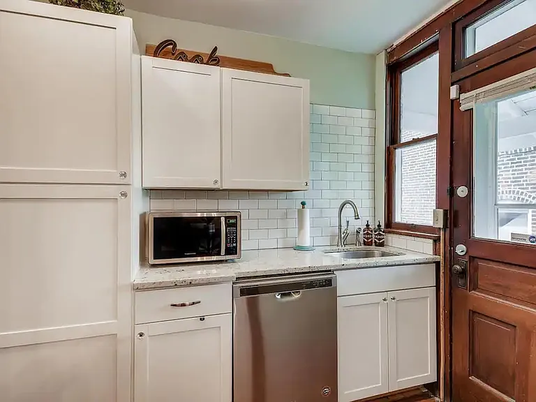 1472 Hamlet St — Photo 7