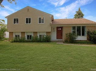 14900 Westpoint Dr, Sterling Heights, MI