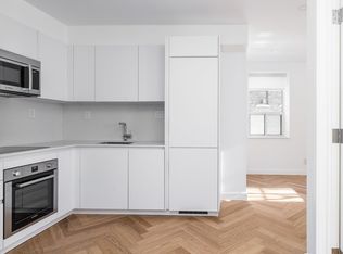110 Wellesley St E #102, Toronto, ON M4Y 1J1