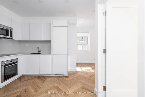 110 Wellesley St E #102 Photo 1
