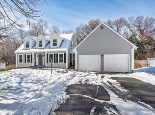 16 Landing Cir, Windsor, CT 06095