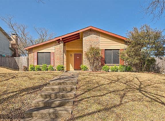 1st image of 3313 Castle Dr