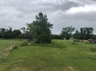 306 Pleasant St, Wildrose, ND 58795
