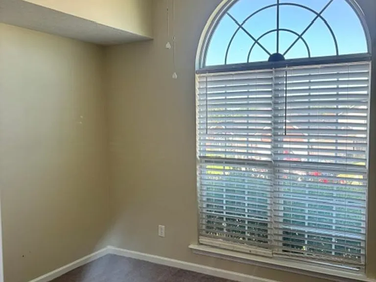 452 Lory Ln — Photo 6