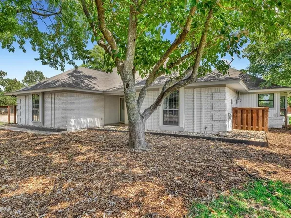 419 Ryan Ave, Burleson, TX 76028