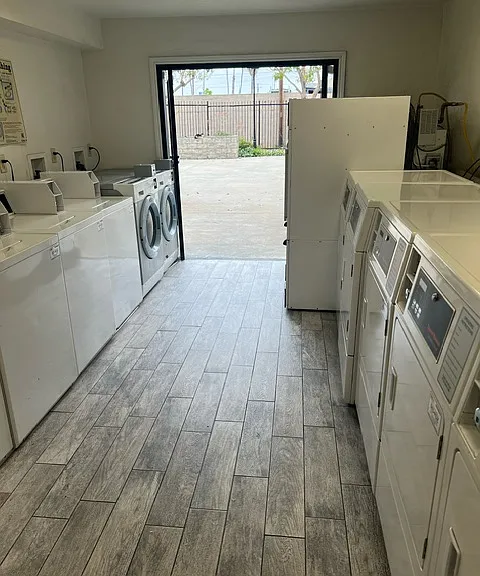 1450 Locust Ave #323 — Photo 4
