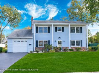 16 Tanglewood Rd, Middletown, NJ 07748