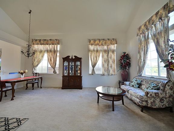 Livingroom and diningroom