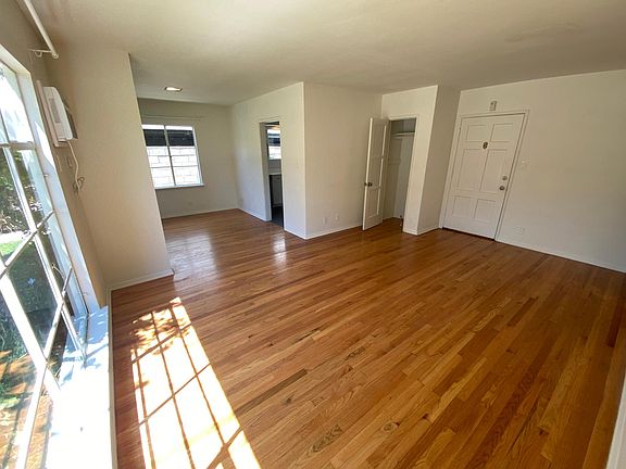 4th image of 5750 Camellia Ave #2