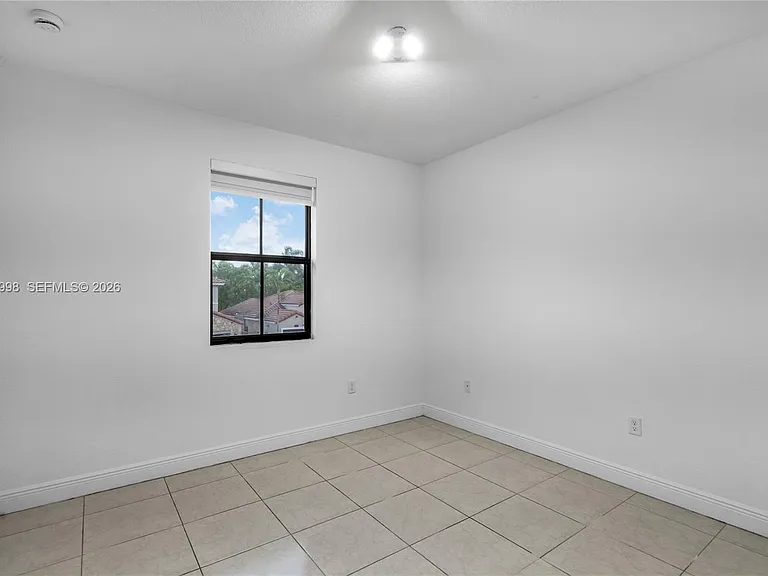 9925 NW 10th St — Photo 28