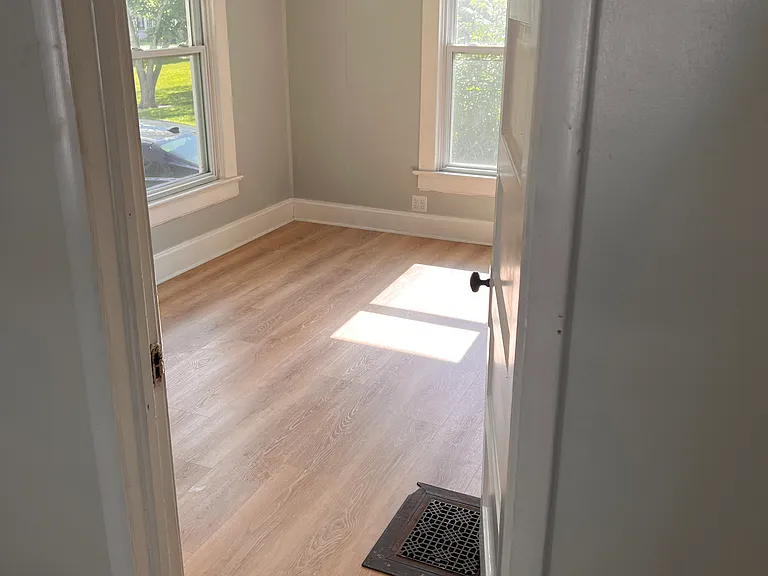 307 E Elm St — Photo 19