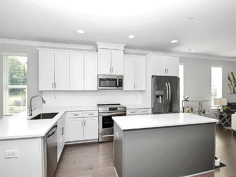 1103 Shuman View Ct — Photo 5