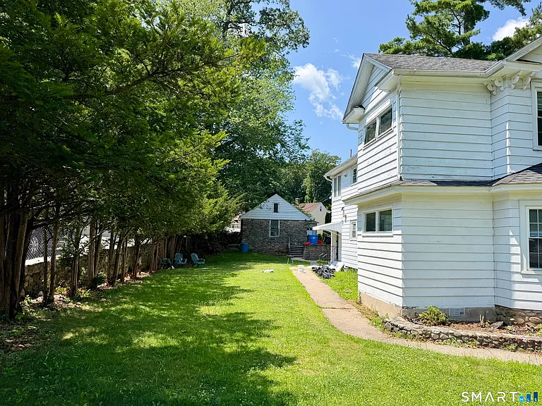 332 Robbins St — Photo 23