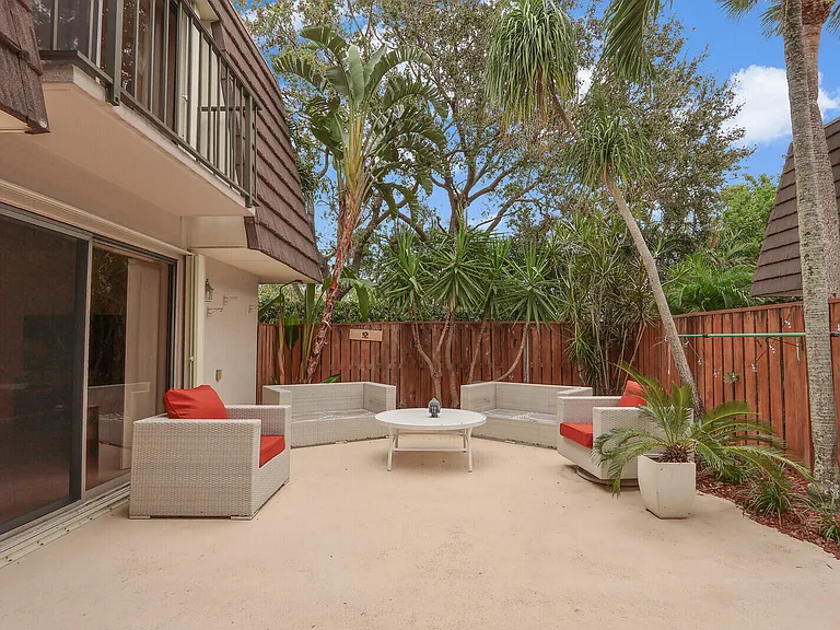 1138 11th Ct — Photo 28