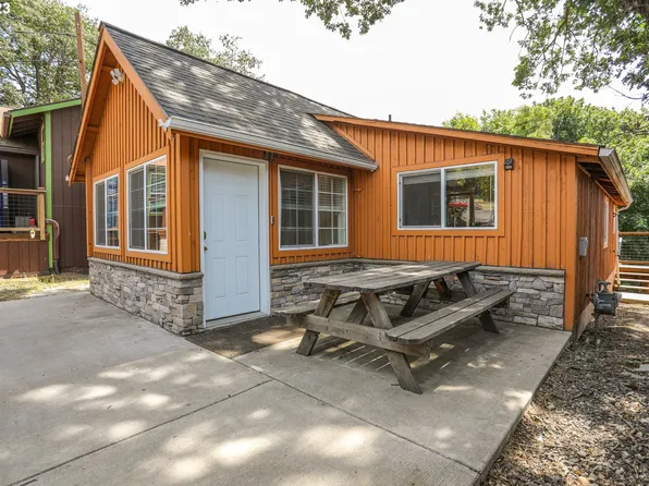 417 E Steuben St, Bingen, WA 98605
