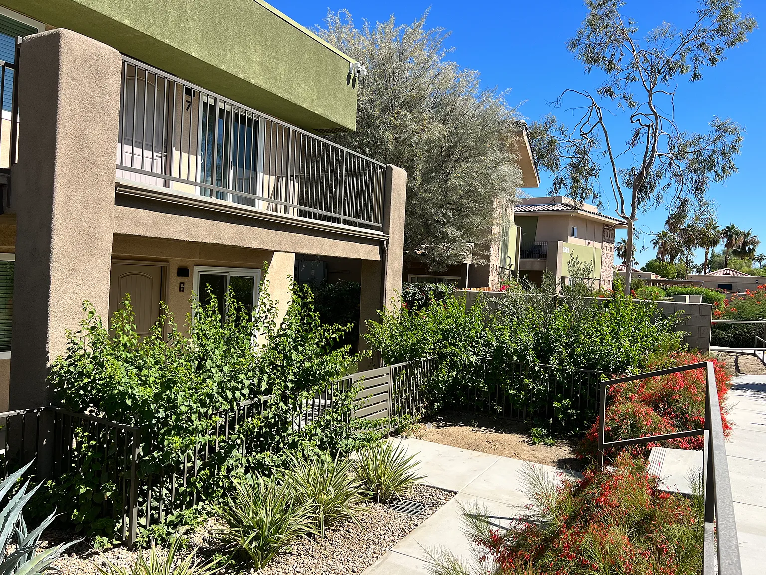 2 bed, 1000 sqft, $1,895 — Photo 1