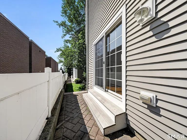 88 Maple Tree Ave #E — Photo 28