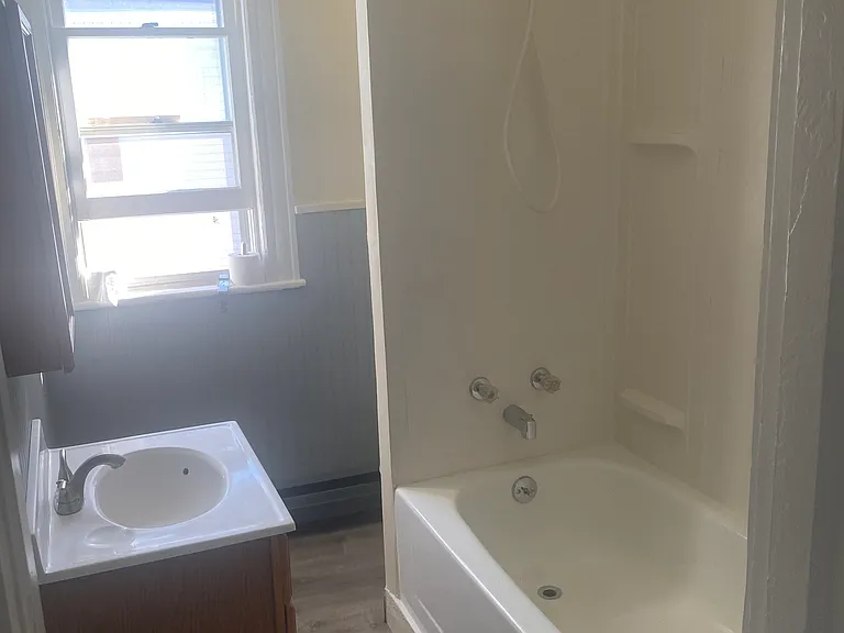 26 Ashley St #1 — Photo 4