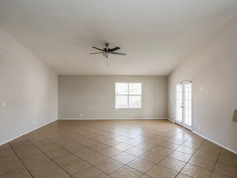 8032 W Tuckey Ln — Photo 3