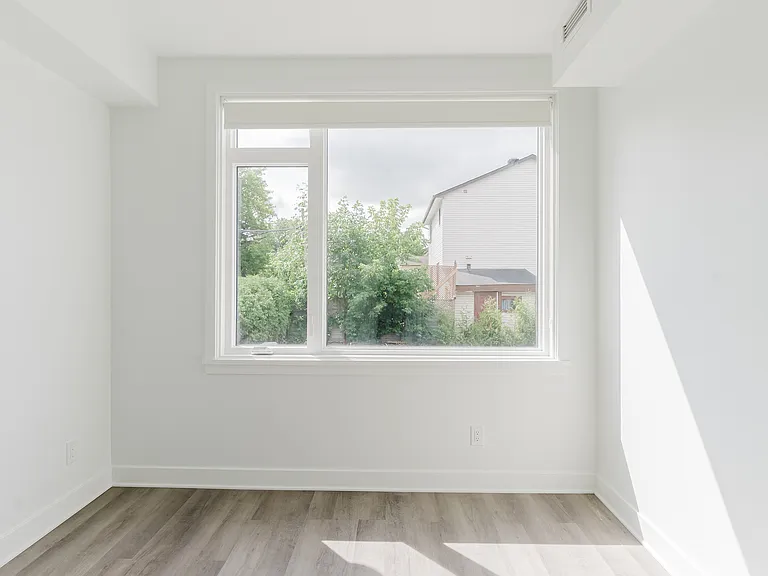 845 Champlain St — Photo 37