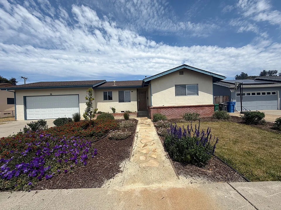 870 Pearl Dr
