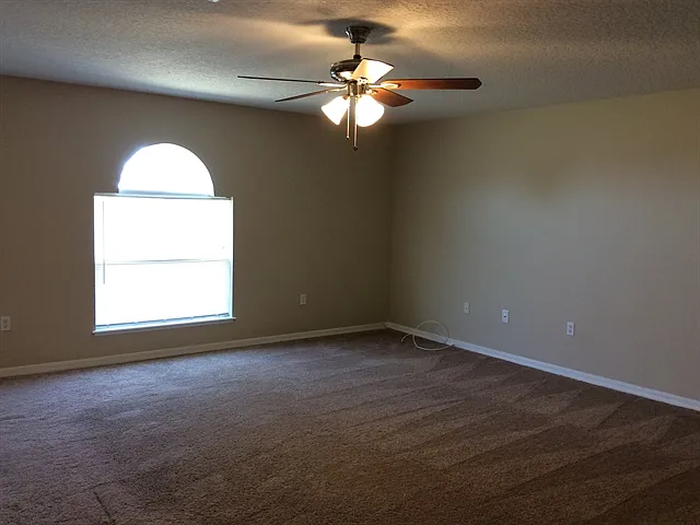 401 Blake Ave — Photo 5