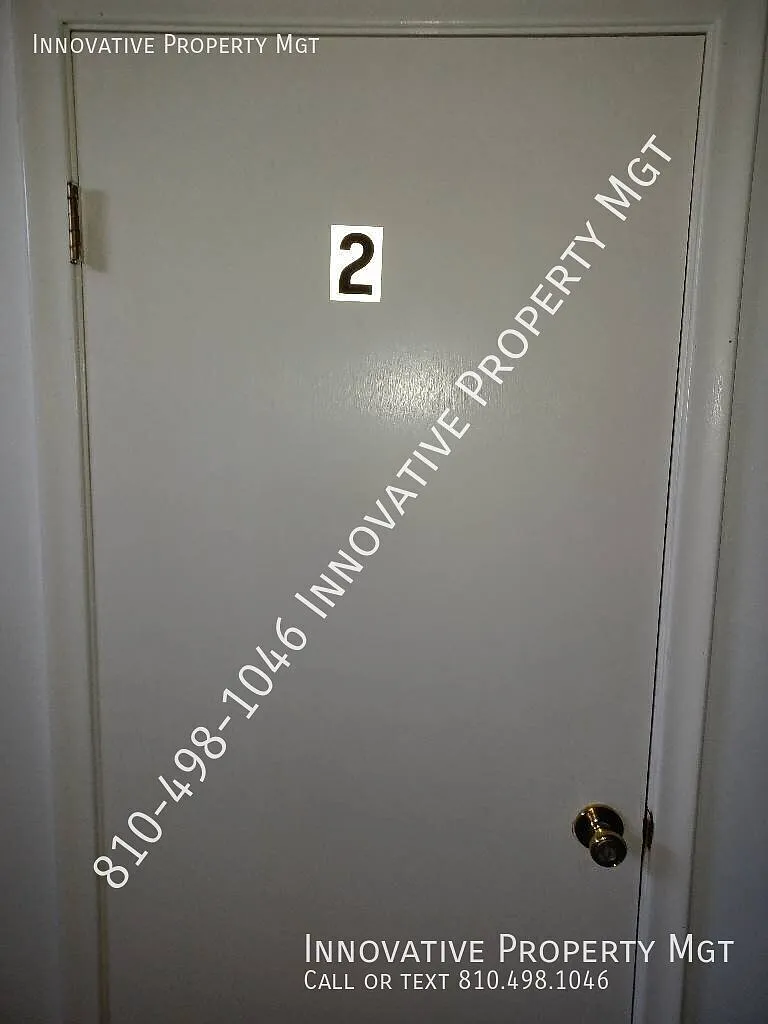Great quiet spacious unit - with backyard Deck! — Photo 3