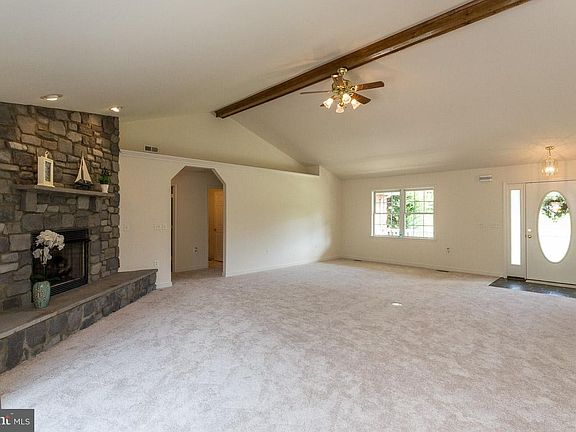 5th image of 100 Chase Ln