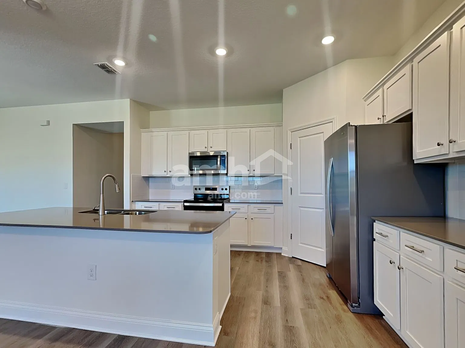 3 bed, 2.0 bath, 1700 sqft, $2,665 — Photo 3