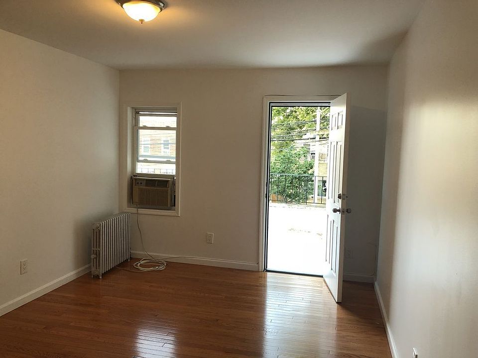 2240 28th St Astoria, NY Zillow Apartments for Rent in Astoria