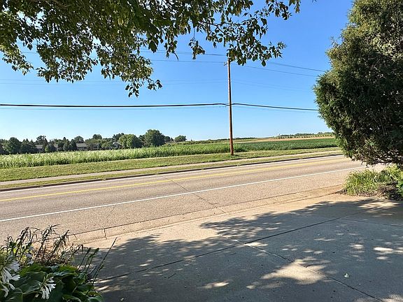 2nd image of 14 Mid Oaks Rd