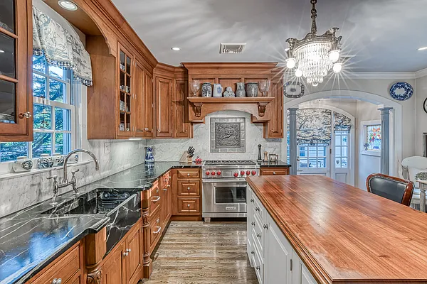 Sold by Century 21 American Homes | media 11