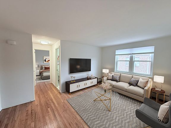 5th image of 366 Park Rd