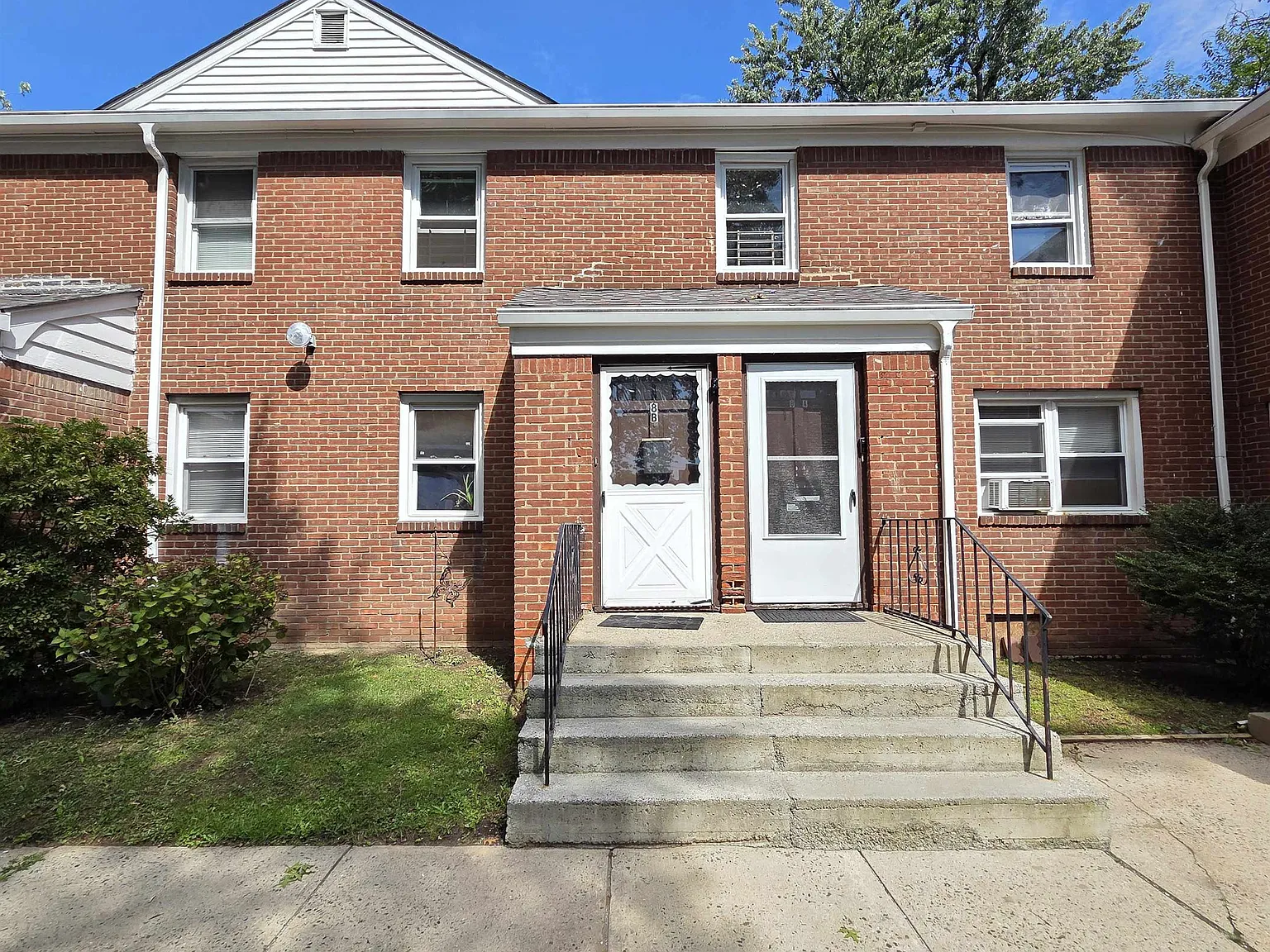 2 bed, 1.0 bath, 900 sqft, $2,129 — Photo 1