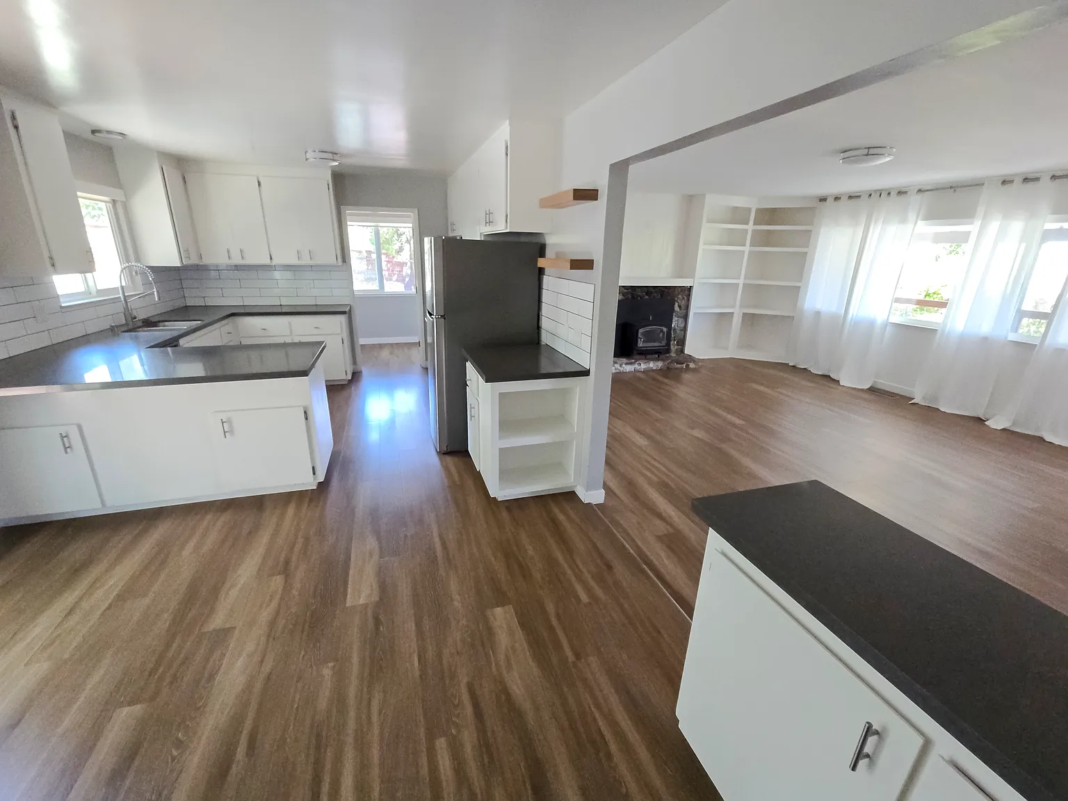 2 bed, 1280 sqft, $3,100 — Photo 3
