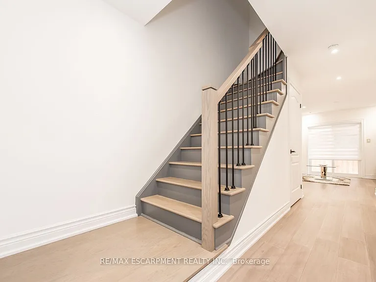 64 City Park Cir — Photo 6