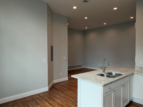 5th image of 1602 Central Ave #201