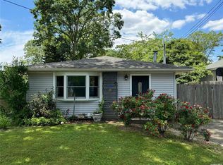 6 Bonny Dr, Mastic, NY 11950