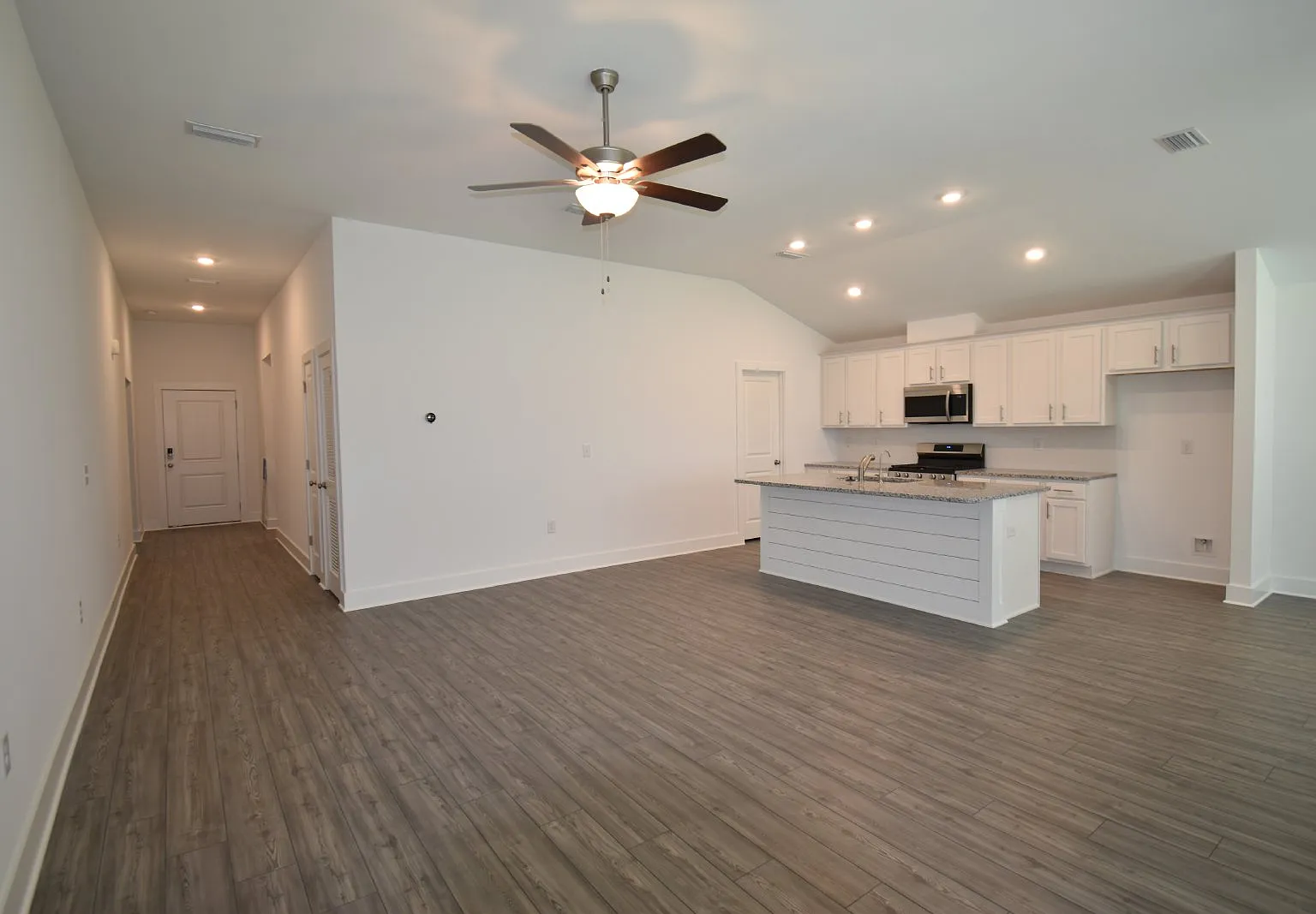 3 bed, 2.0 bath, 1573 sqft, $2,200 — Photo 4
