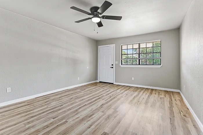 1101 S Bouziden Dr — Photo 3