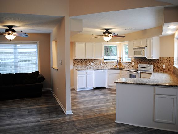 5th image of 2713 Village Ct
