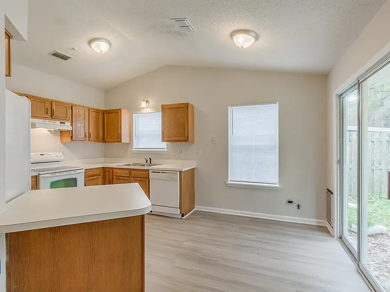 4172 Davie Ct — Photo 8